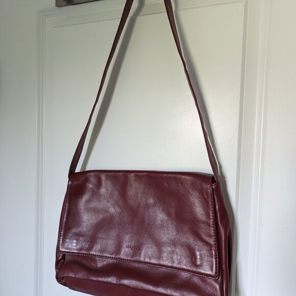 Very cute maroon red faux leather shoulder bag - perfect for fall - Picture 4 of 10